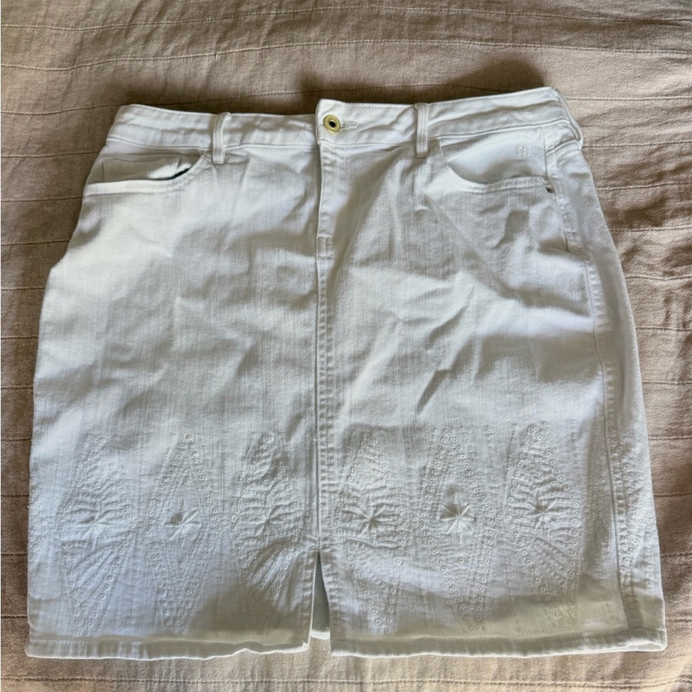 Tommy Hilfiger White Skirt with Red Trim